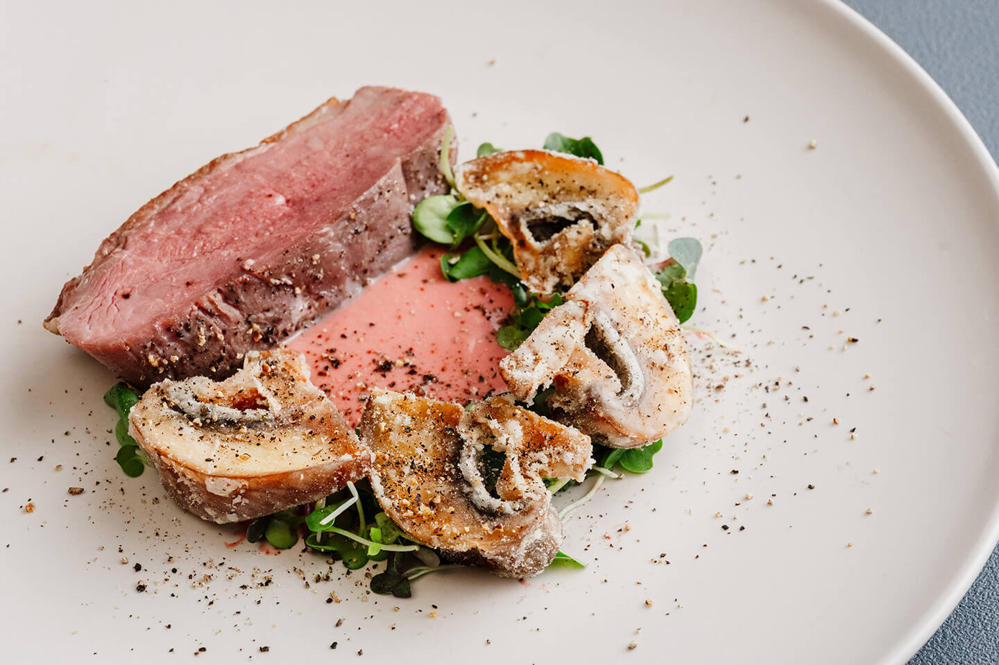 タマッシュルームディープフライ 近江鴨 苺とビーツのソース03